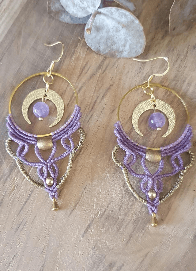 Boucles d'oreilles en micro macramé mauve et doré 
