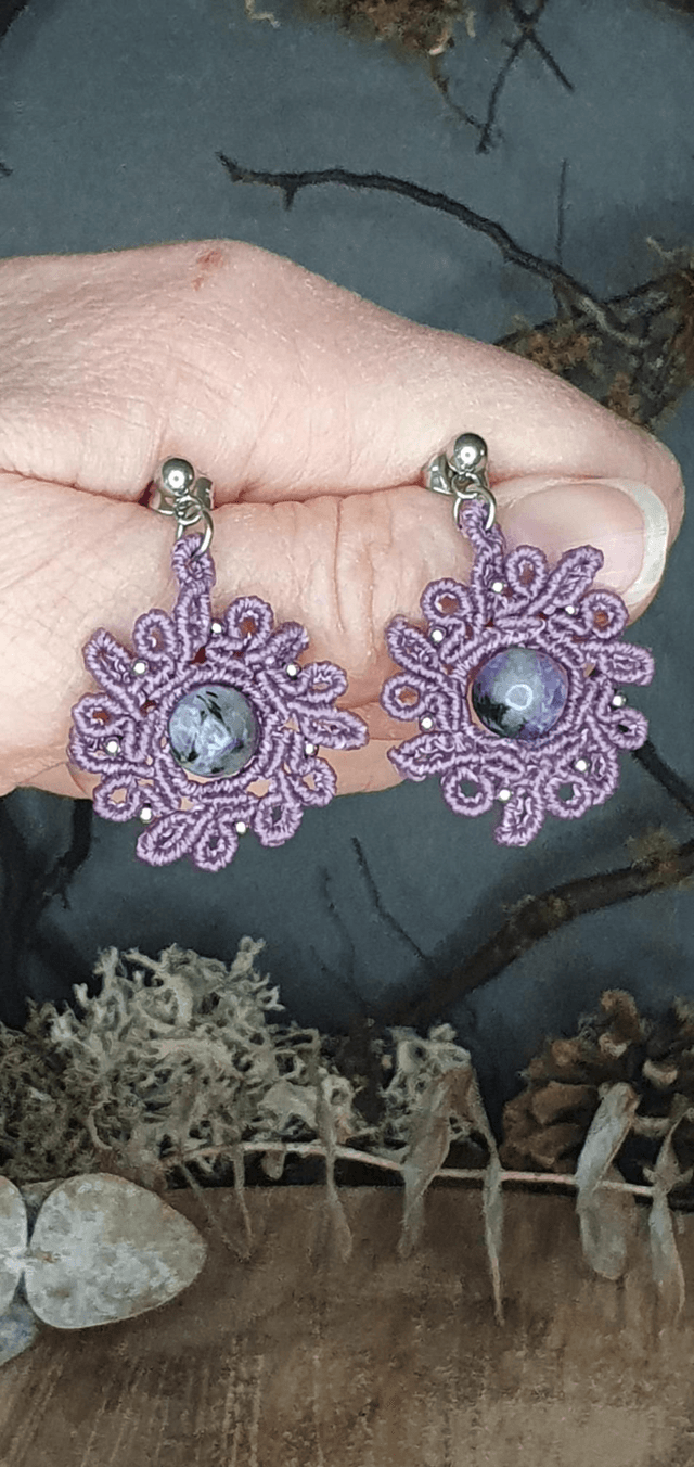 Boucles d'oreilles fleurs mauve 