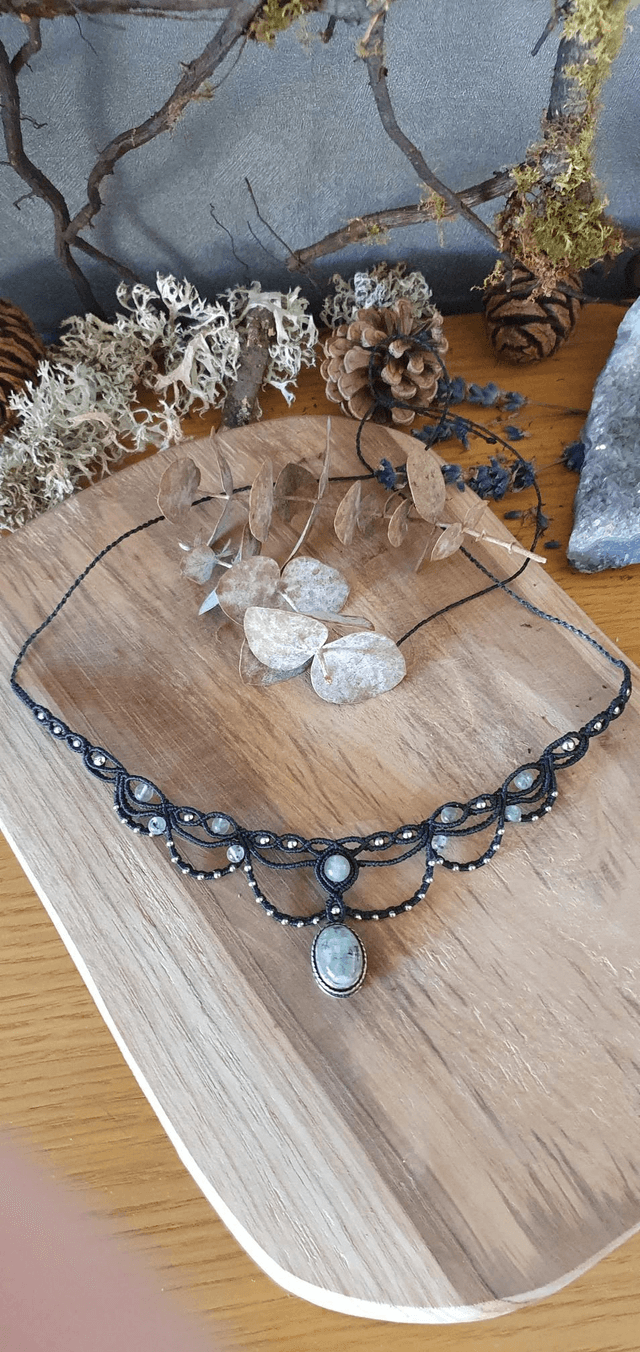 Collier ras du cou ou diadème en micromacramé 