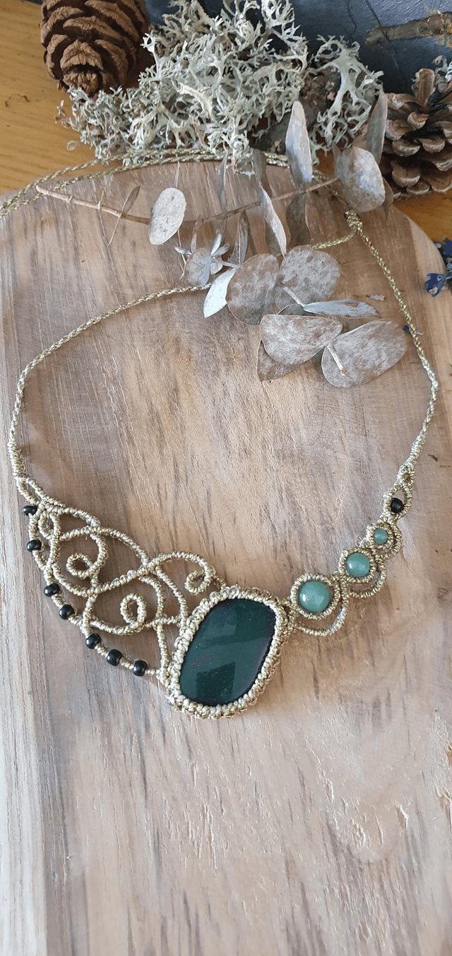 Aventurine verte collier en micro macramé dorée 