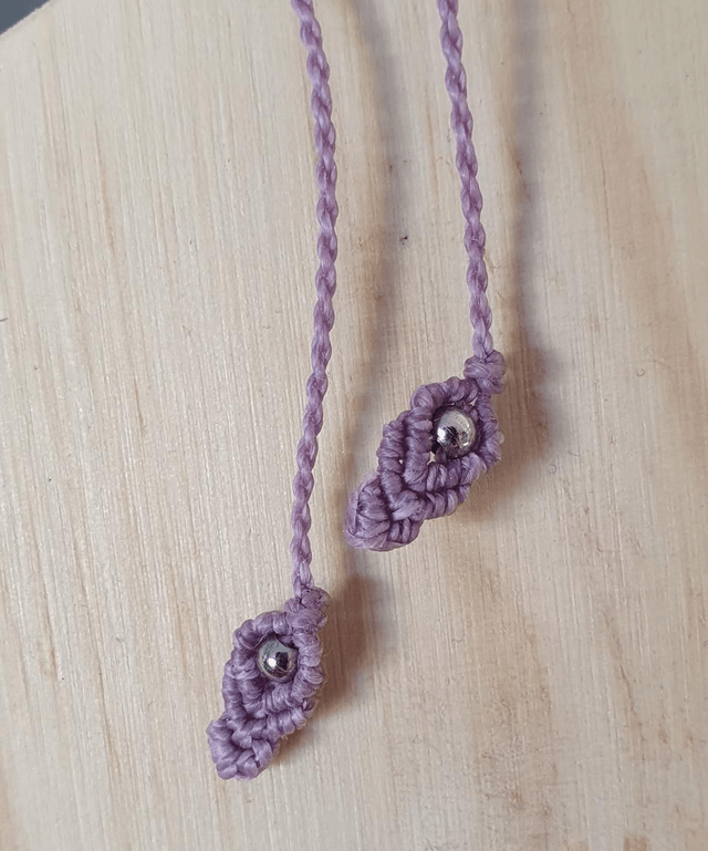 Magnifique collier "Féerie" en micro macramé mauve 