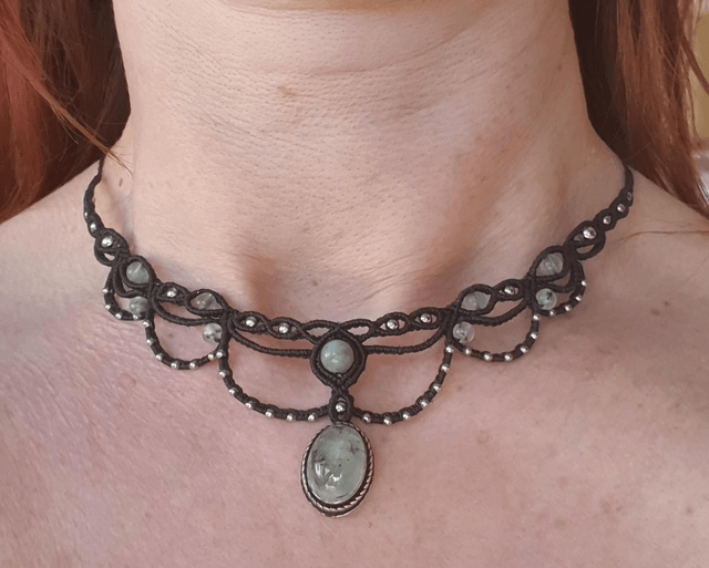 Collier ras du cou ou diadème en micromacramé 