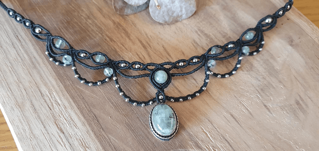 Collier ras du cou ou diadème en micromacramé 