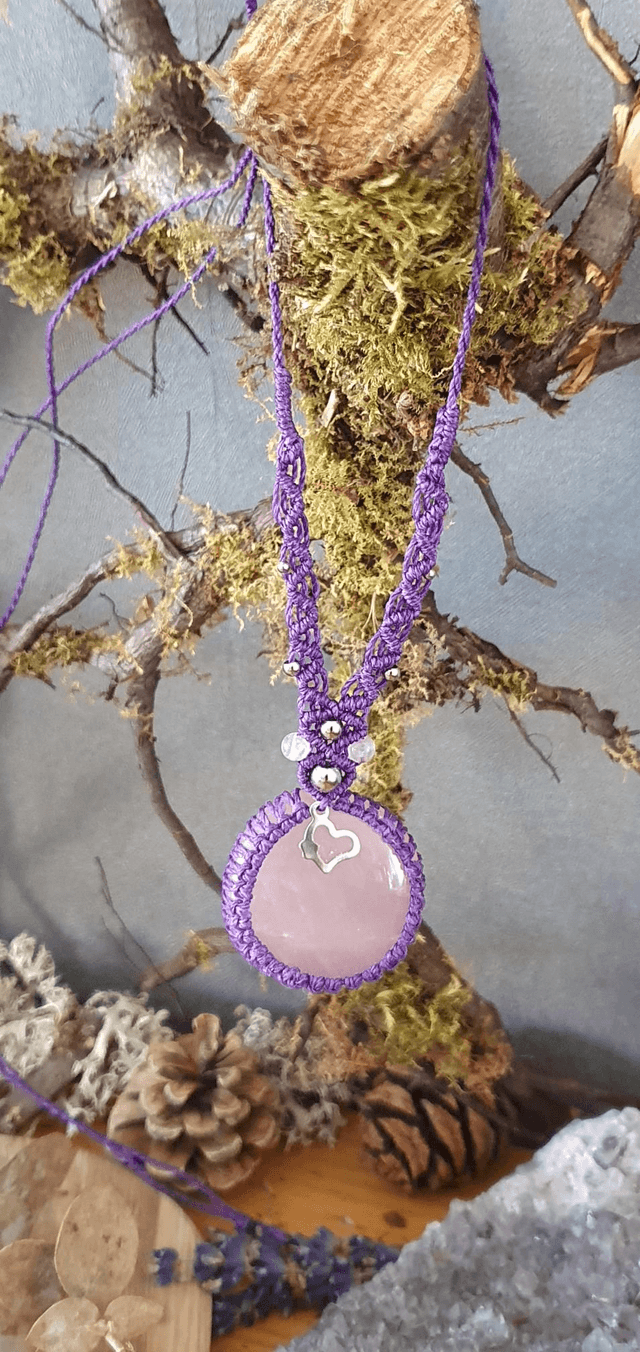 Collier quartz rose micro macramé 