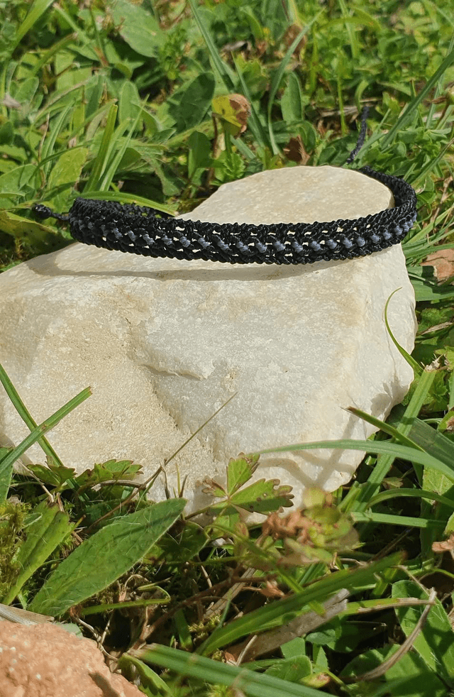 Bracelet micro macramé Homme ou Femme, noir et bleu, taille réglable. 