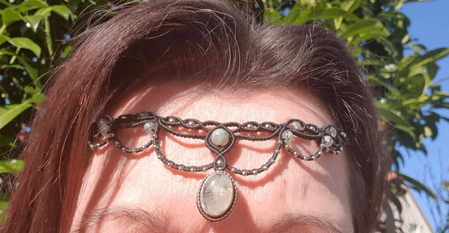 Collier ras du cou ou diadème en micromacramé 