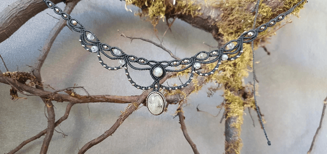 Collier ras du cou ou diadème en micromacramé 