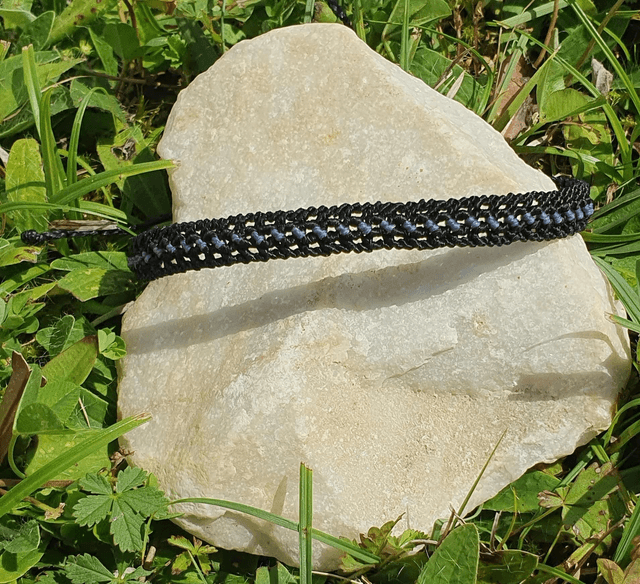 Bracelet micro macramé Homme ou Femme, noir et bleu, taille réglable. 
