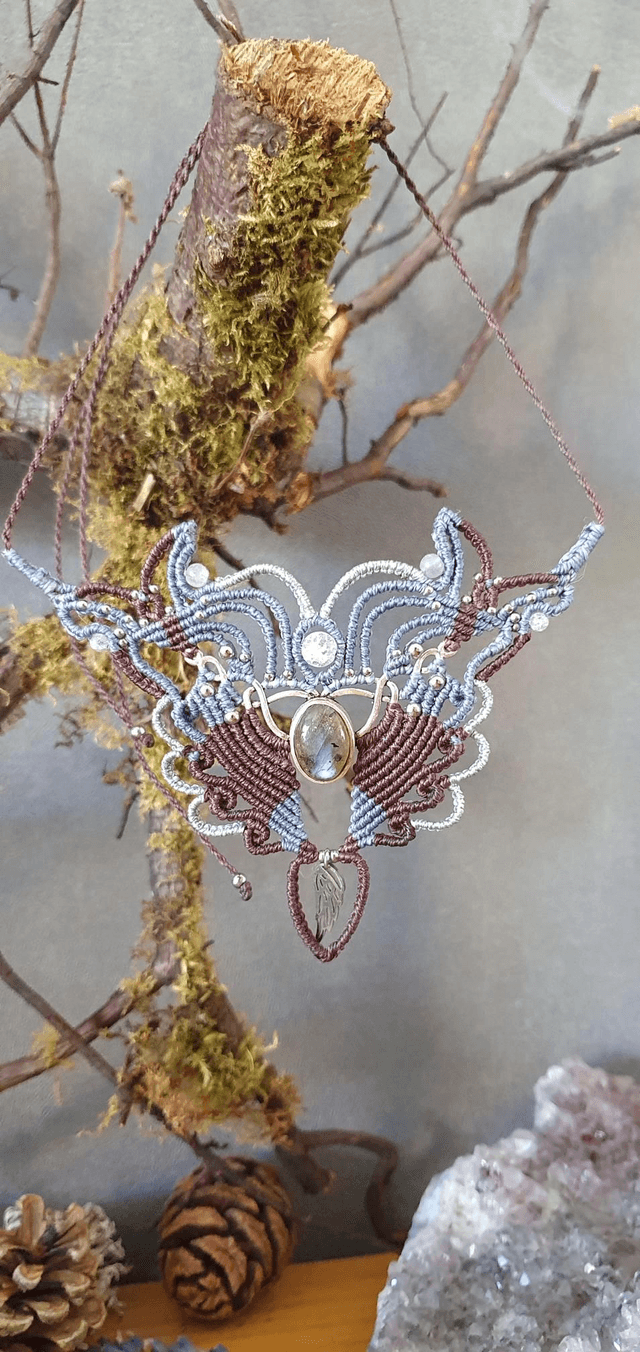 &quot;Mi ange mi démon&quot;, très beau collier en micro macramé 